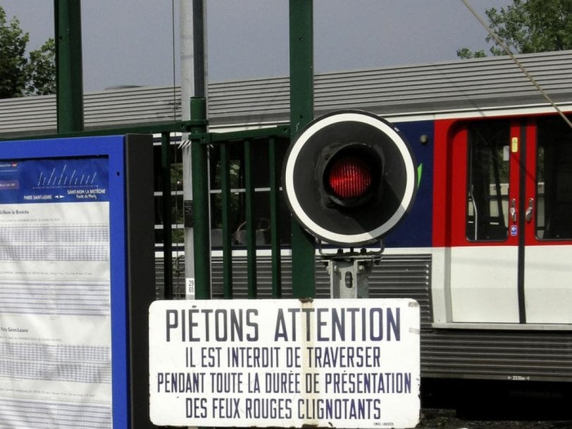 LA SÉCURITE ROUTIÈRE ET SNCF RÉSEAU  SENSIBILISENT LES AUTOMOBISTES SUR LES ROUTES DES VACANCES  SUR LE RESPECT DU CODE DE LA ROUTE AU PASSAGE À NIVEAU